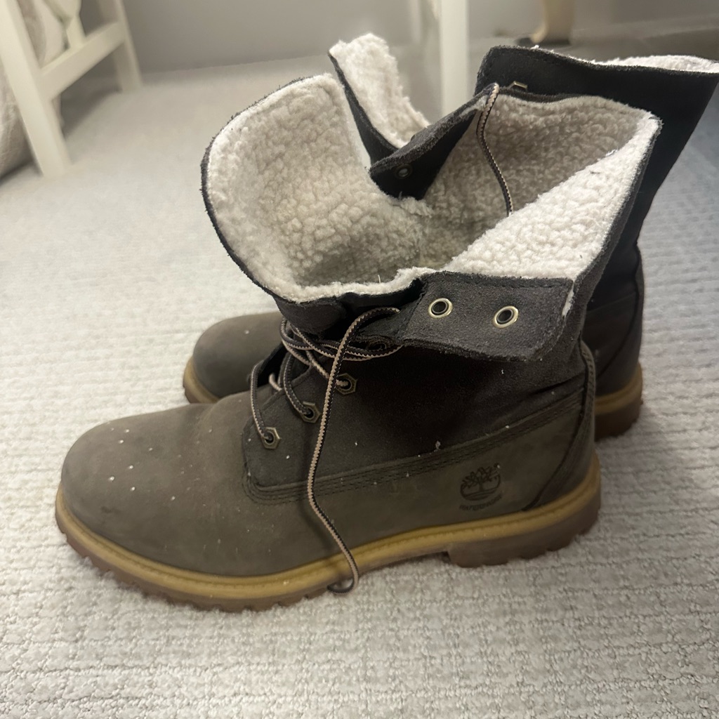 Lightly Used Timbs